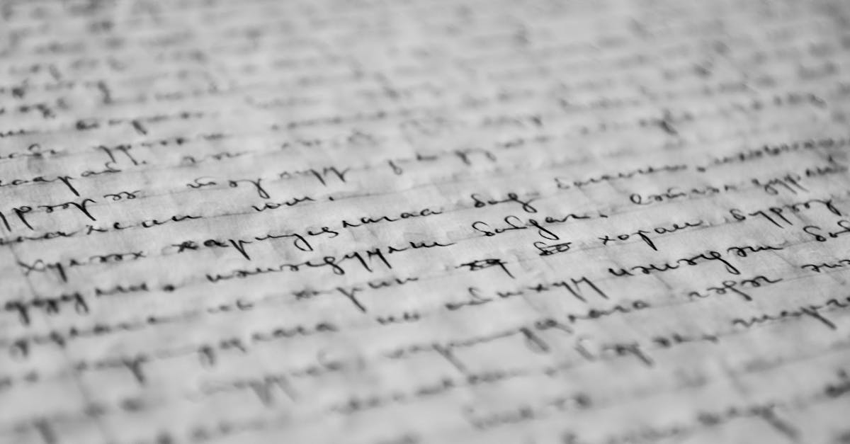 Przykład zastosowania kursywy w tekście na szarym tle