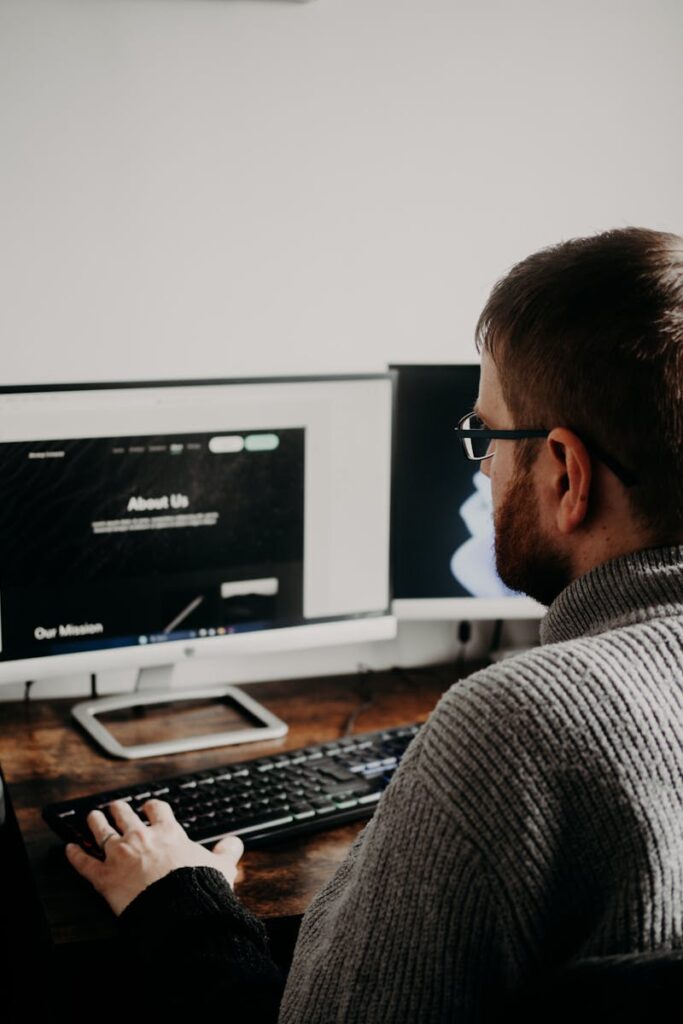 Biuro domowe z nowoczesnym wystrojem, idealne do pracy zdalnej